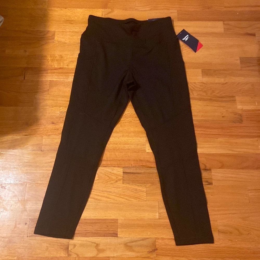 WOMEN’S Reebok black leggings. Size L